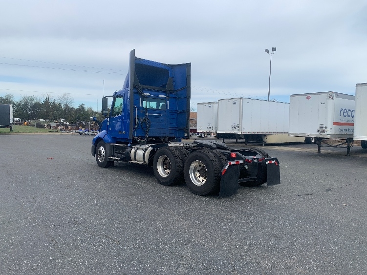 2020 Volvo VNL 300 in Concord, NC — photo 5