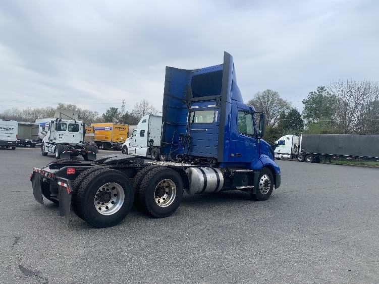 2020 Volvo VNL 300 in Concord, NC — photo 7