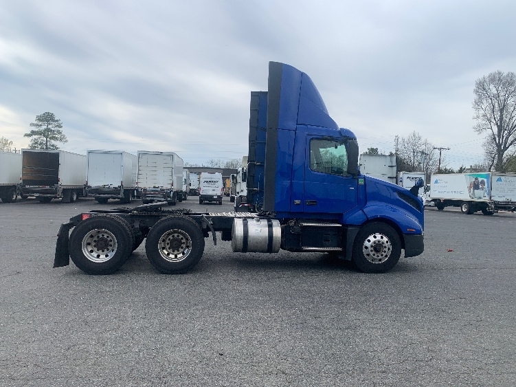 2020 Volvo VNL 300 in Concord, NC — photo 8