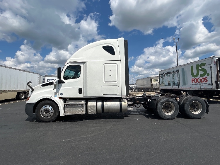 2020 Freightliner Cascadia in Columbus, OH — photo 4