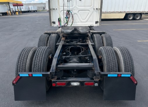 2020 Freightliner Cascadia in Columbus, OH — photo 6