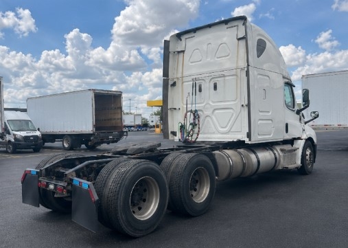 2020 Freightliner Cascadia in Columbus, OH — photo 7