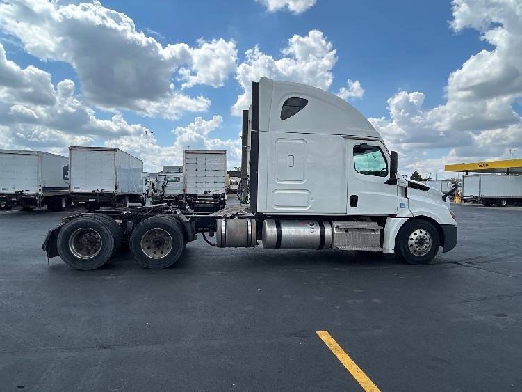 2020 Freightliner Cascadia in Columbus, OH — photo 8