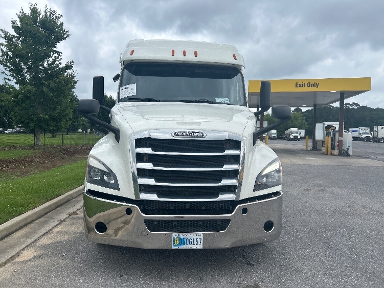 2020 Freightliner Cascadia in Hammond, LA — photo 2