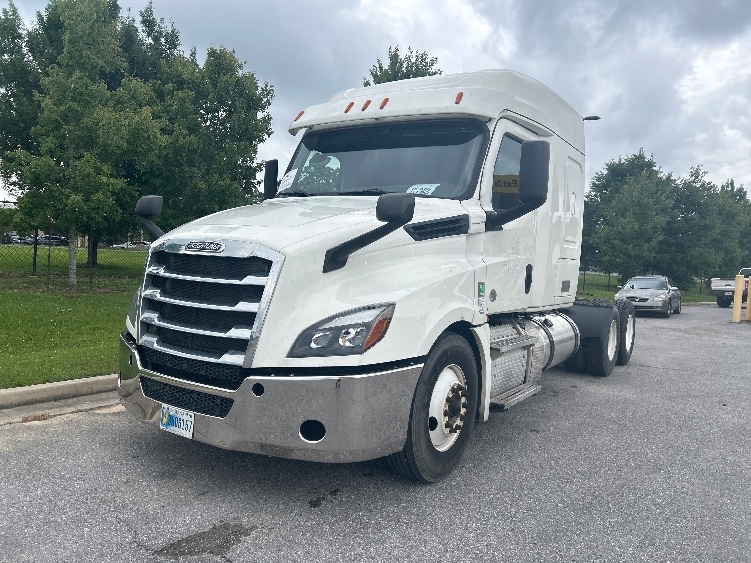 2020 Freightliner Cascadia in Hammond, LA — photo 3