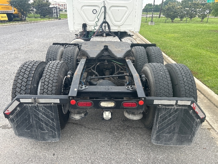 2020 Freightliner Cascadia in Hammond, LA — photo 6