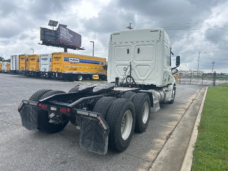 2020 Freightliner Cascadia in Hammond, LA — photo 7