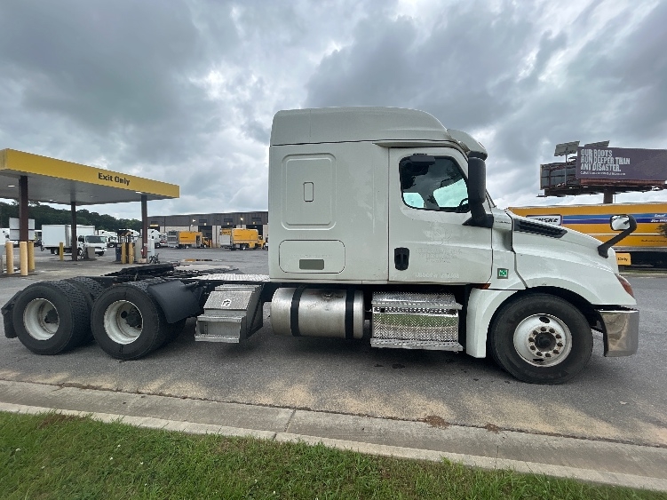 2020 Freightliner Cascadia in Hammond, LA — photo 8