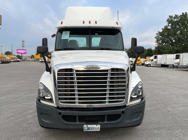 2020 Freightliner Cascadia in Indianapolis, IN — photo 2