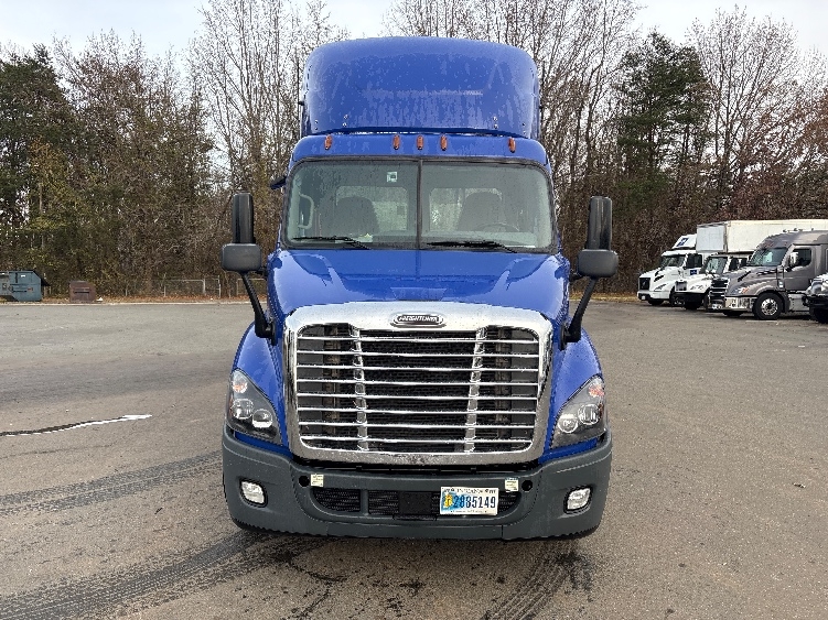 2020 Freightliner Cascadia in Greensboro, NC — photo 2