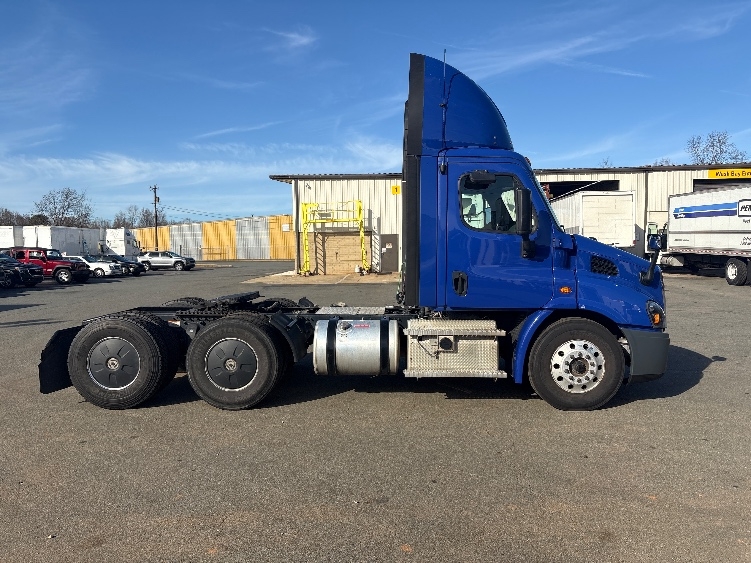 2020 Freightliner Cascadia in Greensboro, NC — photo 8