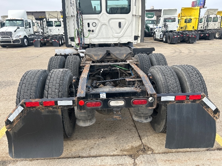 2020 Freightliner Cascadia in Allen Park, MI — photo 6