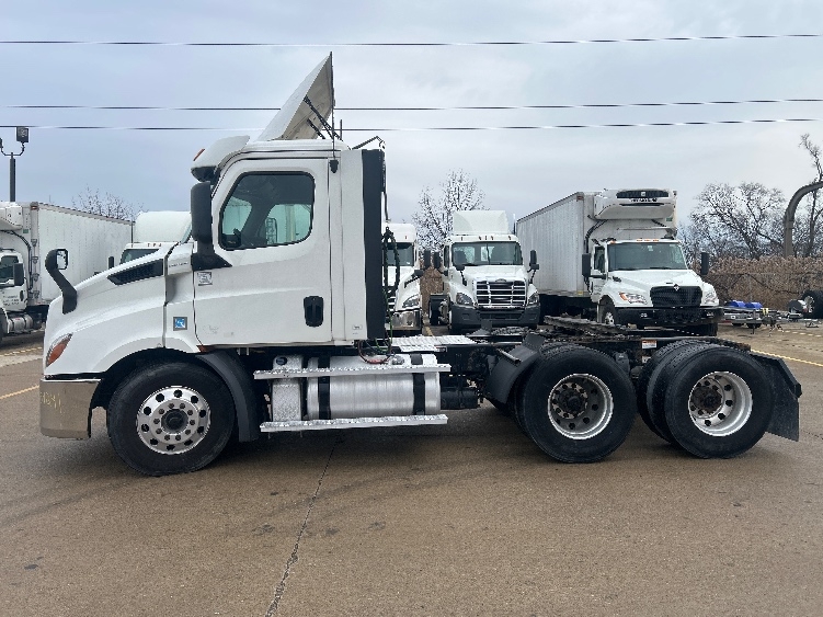 2020 Freightliner Cascadia in Allen Park, MI — photo 4