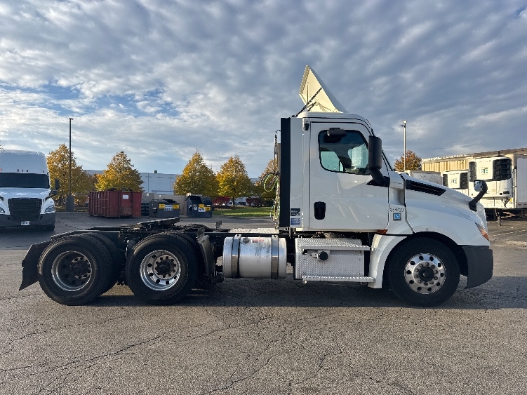 2020 Freightliner Cascadia in Chicago (Melrose Park), IL — photo 4