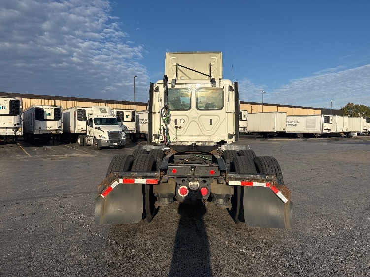 2020 Freightliner Cascadia in Chicago (Melrose Park), IL — photo 6