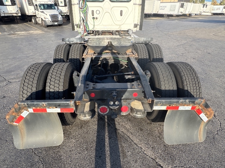 2020 Freightliner Cascadia in Chicago (Melrose Park), IL — photo 7