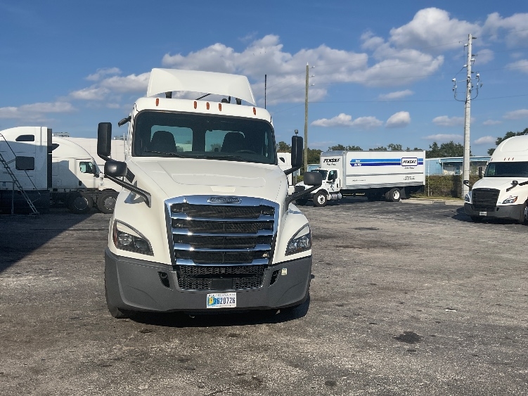2020 Freightliner Cascadia in Ocala, FL — photo 2