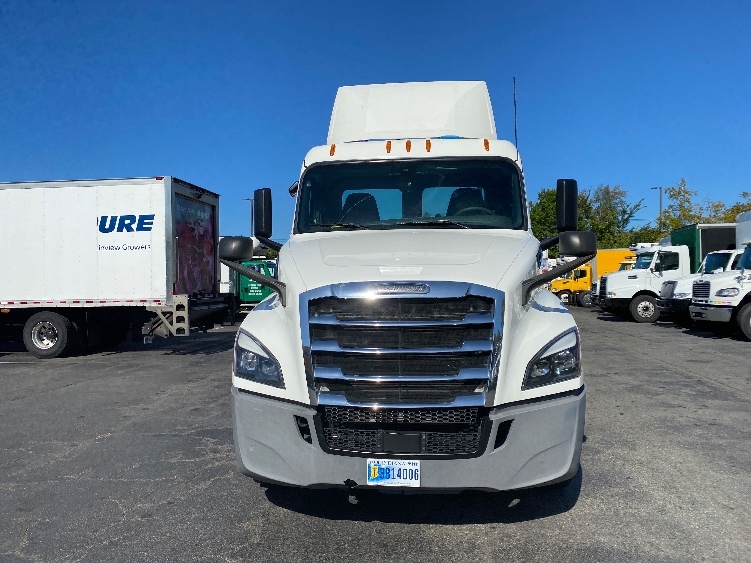 2020 Freightliner Cascadia in Parsippany, NJ — photo 2