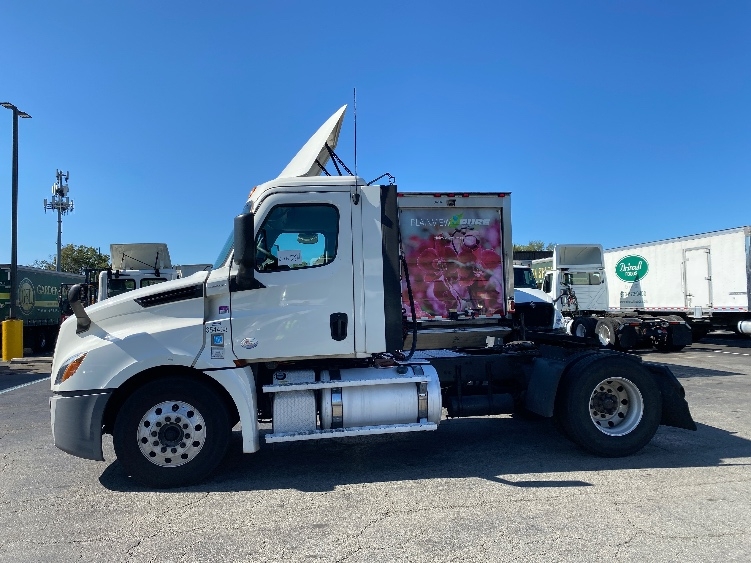 2020 Freightliner Cascadia in Parsippany, NJ — photo 4