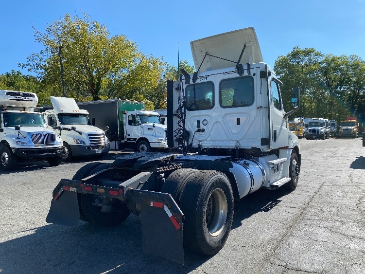 2020 Freightliner Cascadia in Parsippany, NJ — photo 7