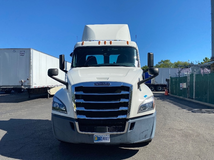 2020 Freightliner Cascadia in Parsippany, NJ — photo 2