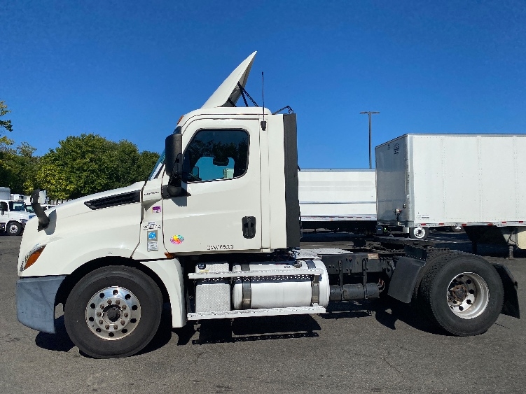 2020 Freightliner Cascadia in Parsippany, NJ — photo 4