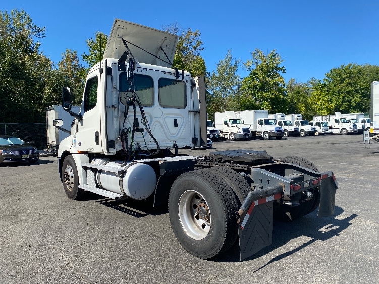 2020 Freightliner Cascadia in Parsippany, NJ — photo 5