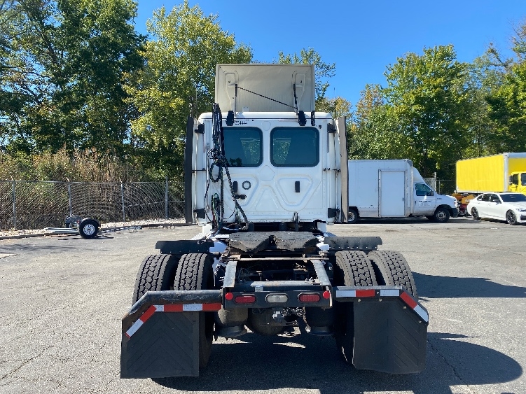 2020 Freightliner Cascadia in Parsippany, NJ — photo 6
