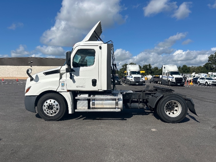 2020 Freightliner Cascadia in Ocala, FL — photo 4