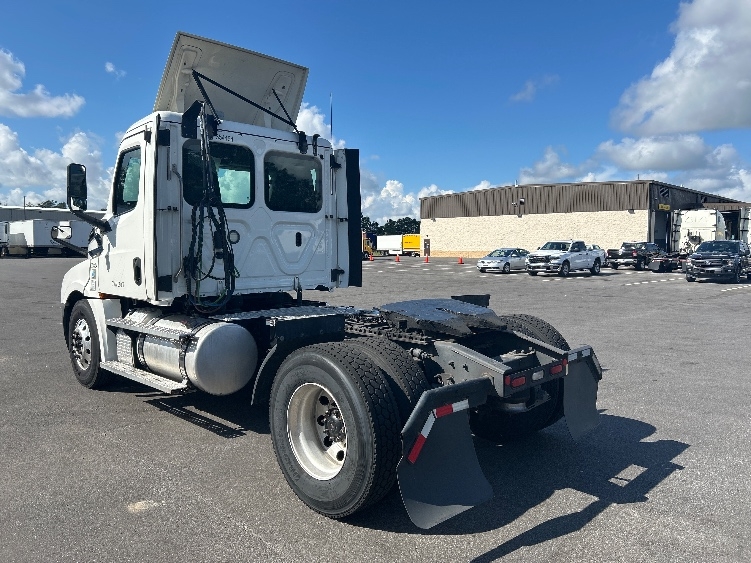 2020 Freightliner Cascadia in Ocala, FL — photo 5