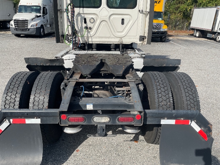 2020 Freightliner Cascadia in Jacksonville, FL — photo 6