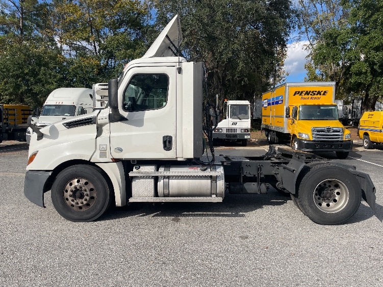 2020 Freightliner Cascadia in Jacksonville, FL — photo 4