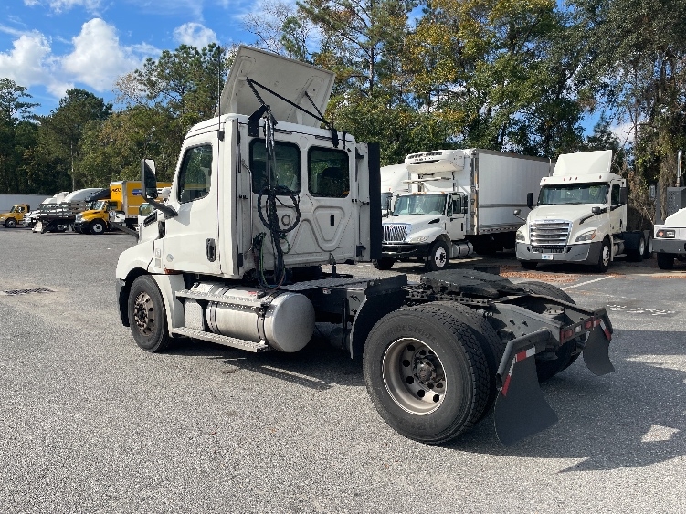 2020 Freightliner Cascadia in Jacksonville, FL — photo 5
