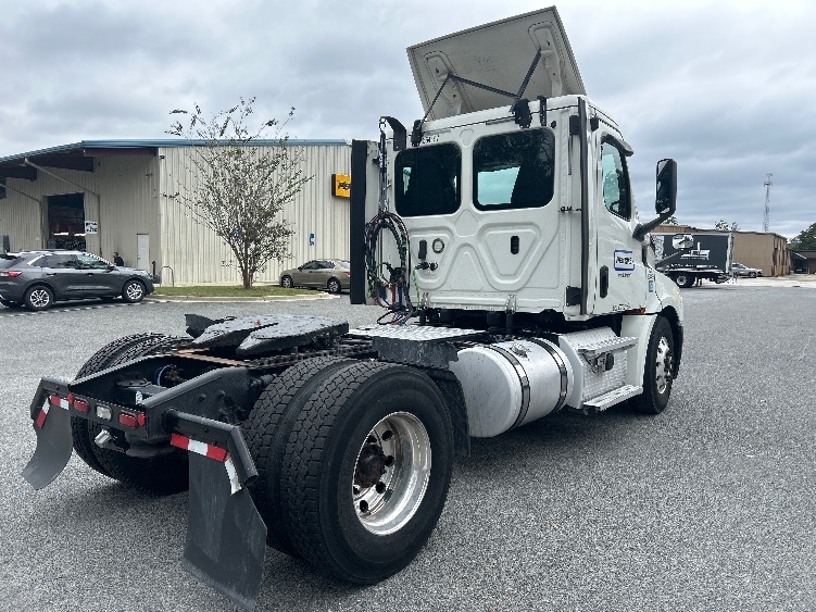 2020 Freightliner Cascadia in Tallahassee, FL — photo 7