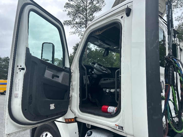 2020 Freightliner Cascadia in Tallahassee, FL — photo 9