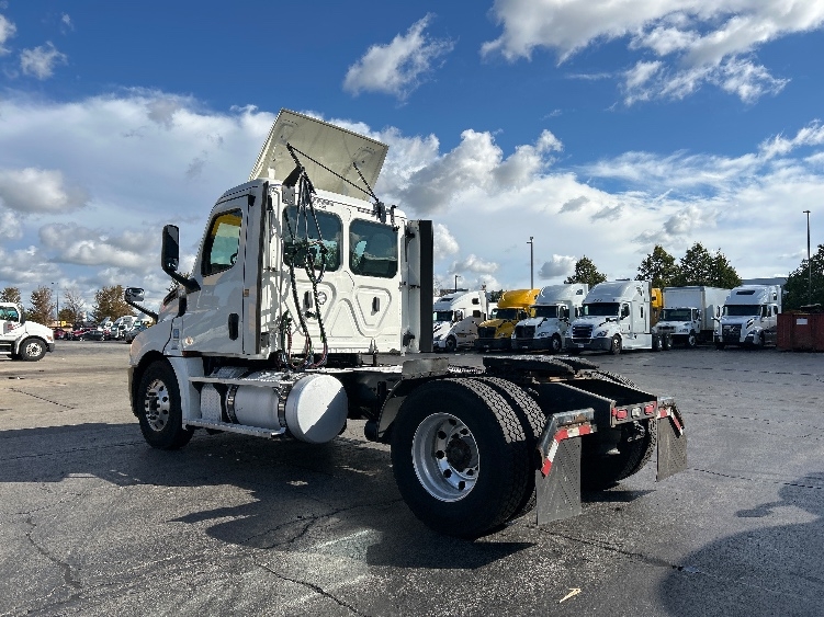 2020 Freightliner Cascadia in Sturtevant, WI — photo 5
