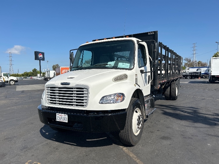 2021 Freightliner eM2 in Torrance, CA — photo 3