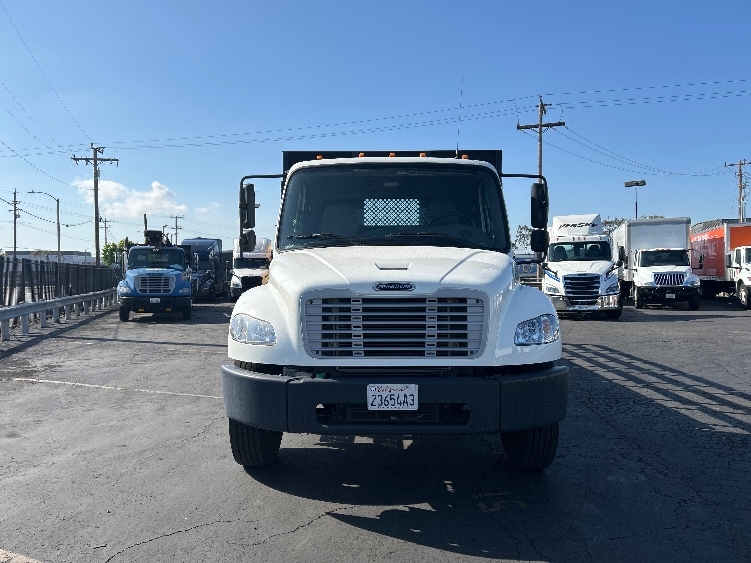 2021 Freightliner eM2 in Torrance, CA — photo 2