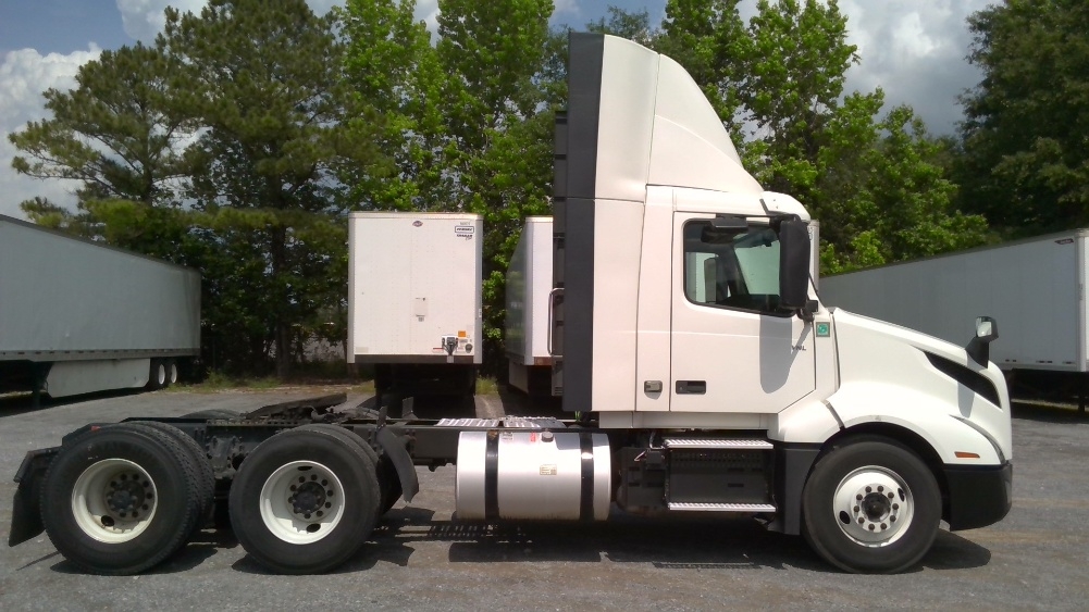2020 Volvo VNL 300 in Boaz, AL — photo 8