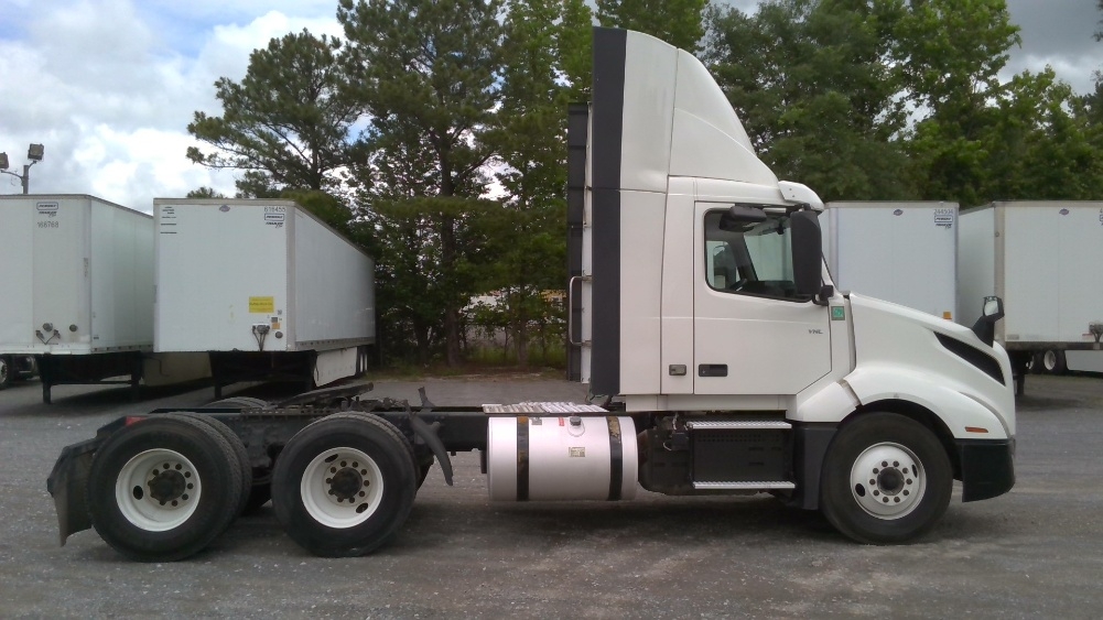 2020 Volvo VNL 300 in Boaz, AL — photo 8