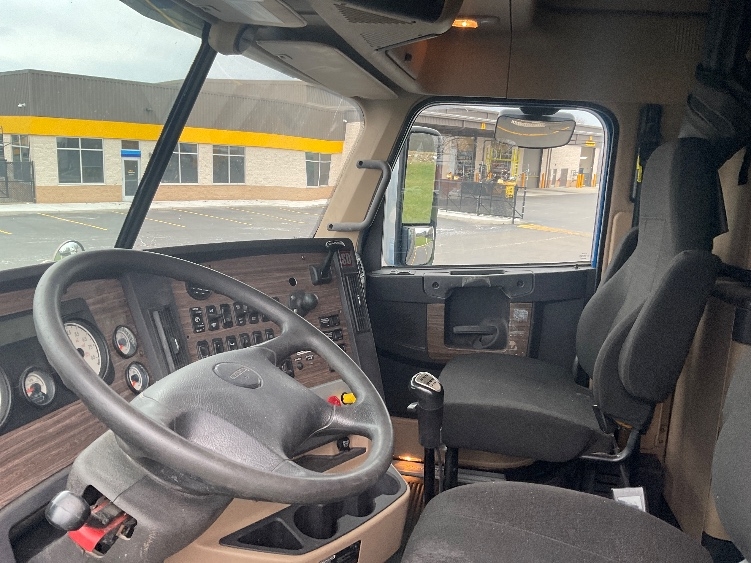 2020 Freightliner in Akron, OH — photo 10