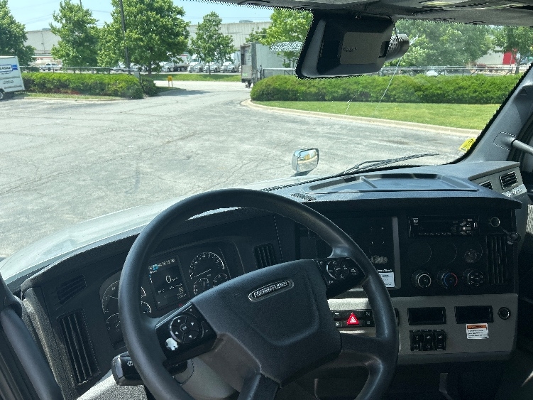 2021 Freightliner Cascadia in Kansas City, MO — photo 10