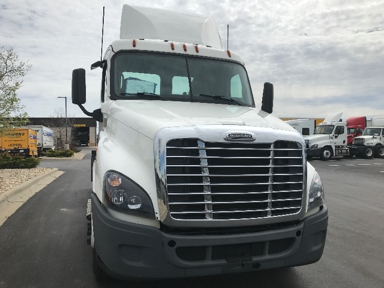 2020 Freightliner Cascadia in Windsor, WI — photo 2