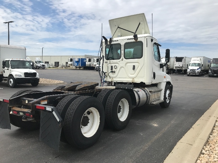 2020 Freightliner Cascadia in Windsor, WI — photo 7
