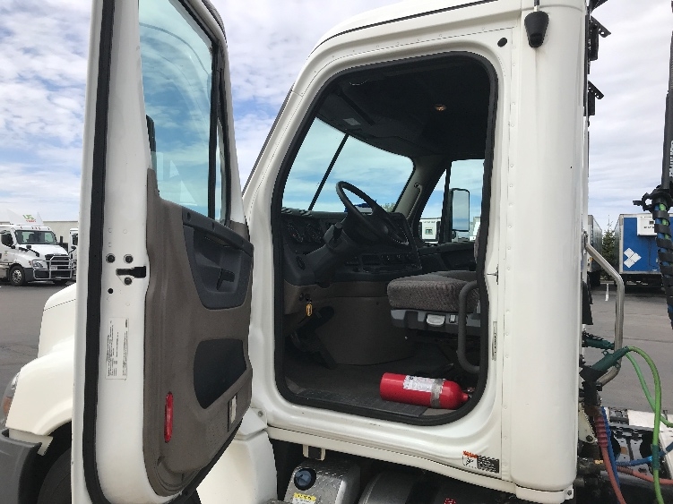 2020 Freightliner Cascadia in Windsor, WI — photo 9