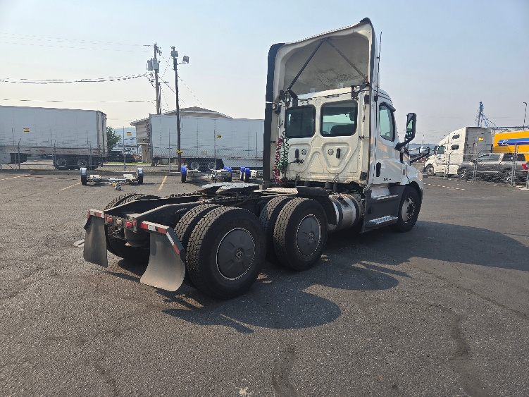 2020 Freightliner Cascadia in Spokane Valley, WA — photo 7