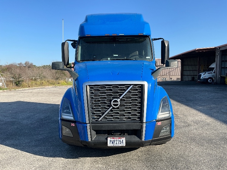 2021 Volvo VNL 760 in Winter Haven, FL — photo 2