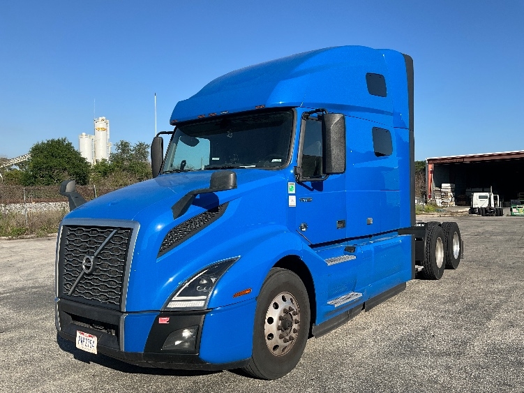 2021 Volvo VNL 760 in Winter Haven, FL — photo 3