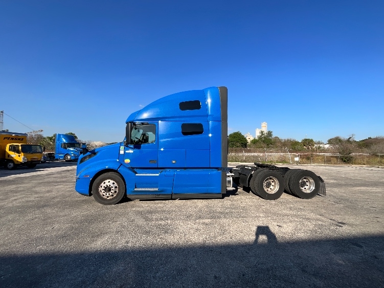 2021 Volvo VNL 760 in Winter Haven, FL — photo 4