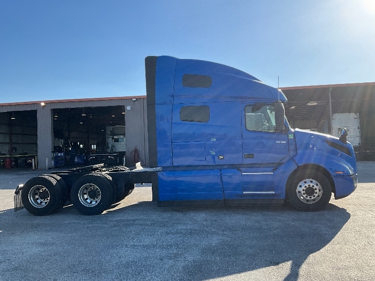 2021 Volvo VNL 760 in Winter Haven, FL — photo 8